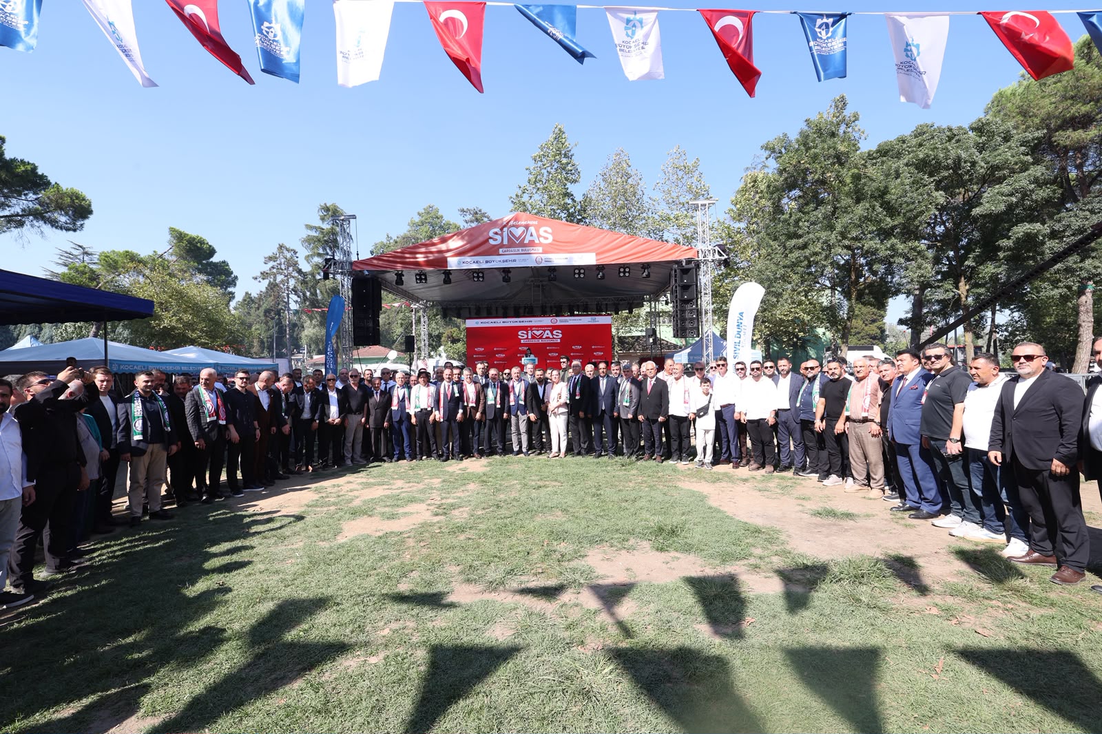 5. Geleneksel Sivas Gardaşlık Buluşması Kartepe’de Yoğun Katılımla Gerçekleşti