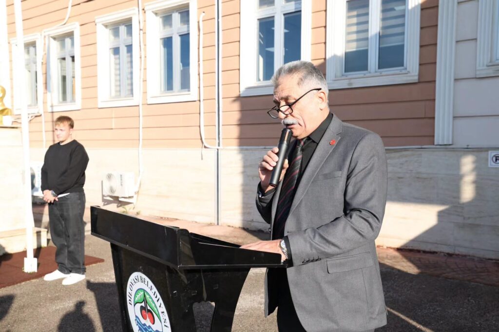 Dilovası’nda Muhtarlar Günü çelenk töreni ve muhtarlarla buluşmayla kutlandı