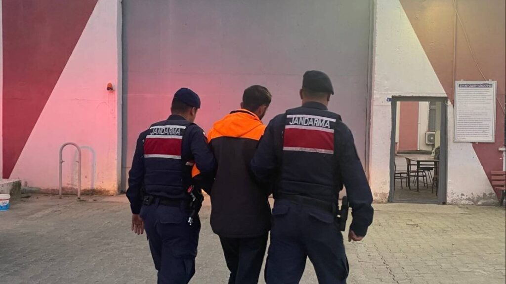 Kandıra’da uyuşturucu ticaretinden 10 yıl hapisle aranan şahıs yakalandı