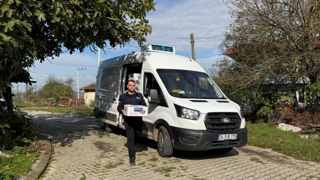 Kocaeli Büyükşehir’in Gönül Kazan Projesi yaşlı ve engellilerin sofrasına ulaşıyor