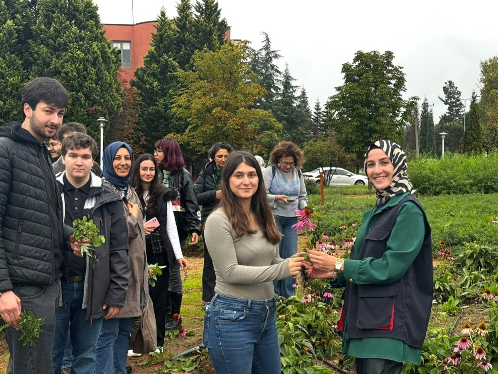 Üsküdar Üniversitesi öğrencileri Kartepe Arslanbey’deki TABİP sahasını gezdi