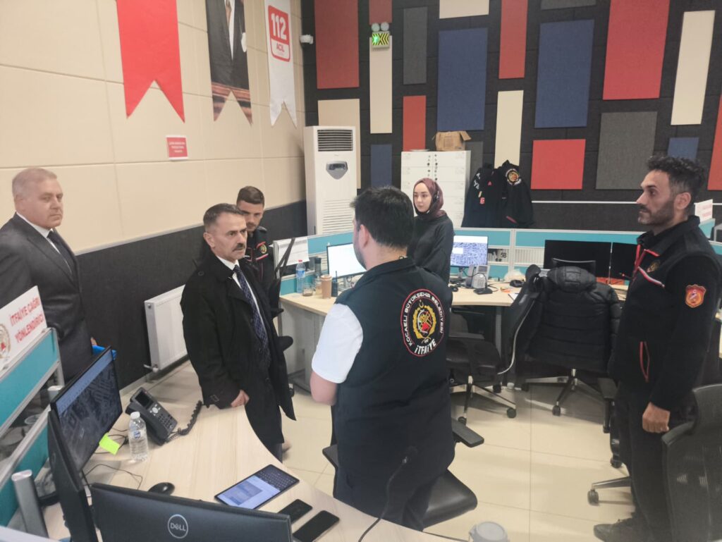 Vali Aktaş, sel sürecinde 112 Acil Çağrı Merkezi’nde incelemelerde bulundu