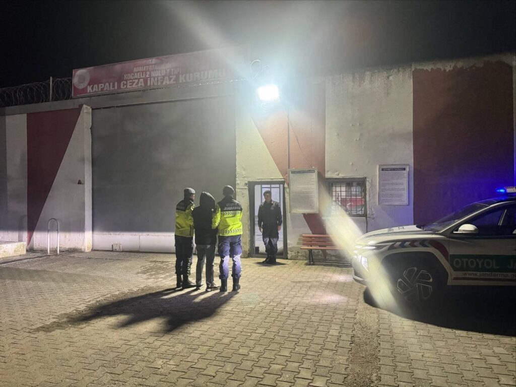 Kocaeli’de uyuşturucu ticaretinden 12 yıl 6 ay hapis cezası bulunan şahıs yakalandı