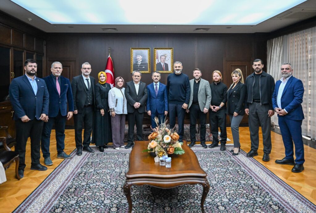 ASRİAD Kocaeli Şube yönetimi Gebze’de Vali İlhami Aktaş’ı ziyaret etti