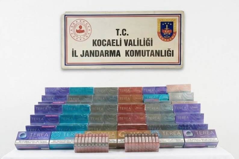 Gebze’de araçta 1.900 paket kaçak elektronik sigara tütünü ele geçirildi